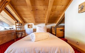 Chalet Pele - Alpes Travel - Central Chamonix - Sleeps 11